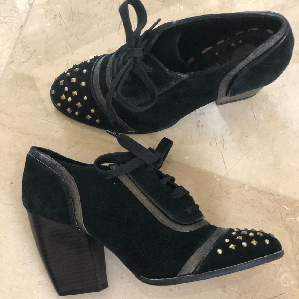 Libby Edelman Black Suede Oxford Heels